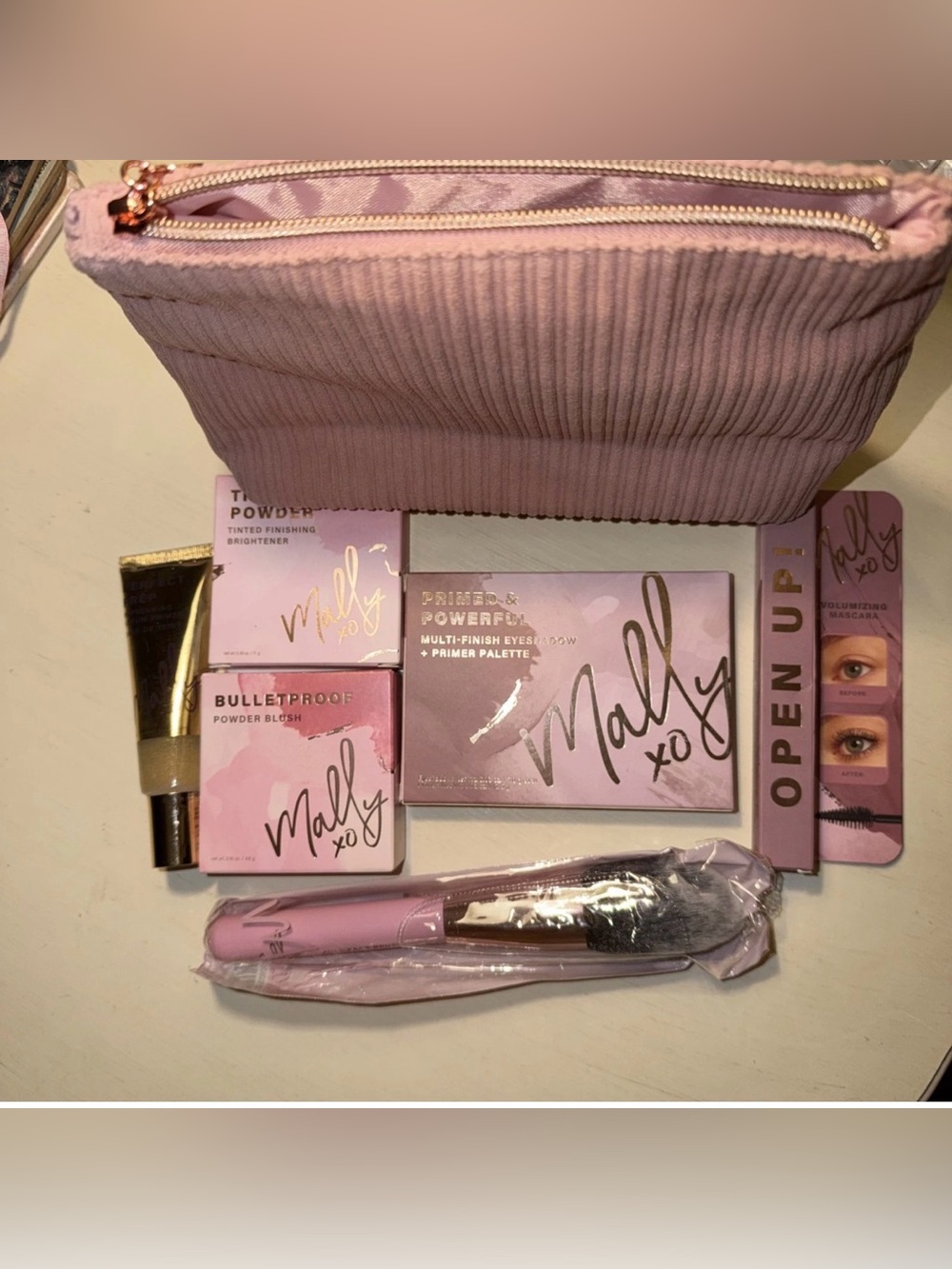 Mally bundle-med brightener,brush,blush,
Primer,palette,mascara, bag
